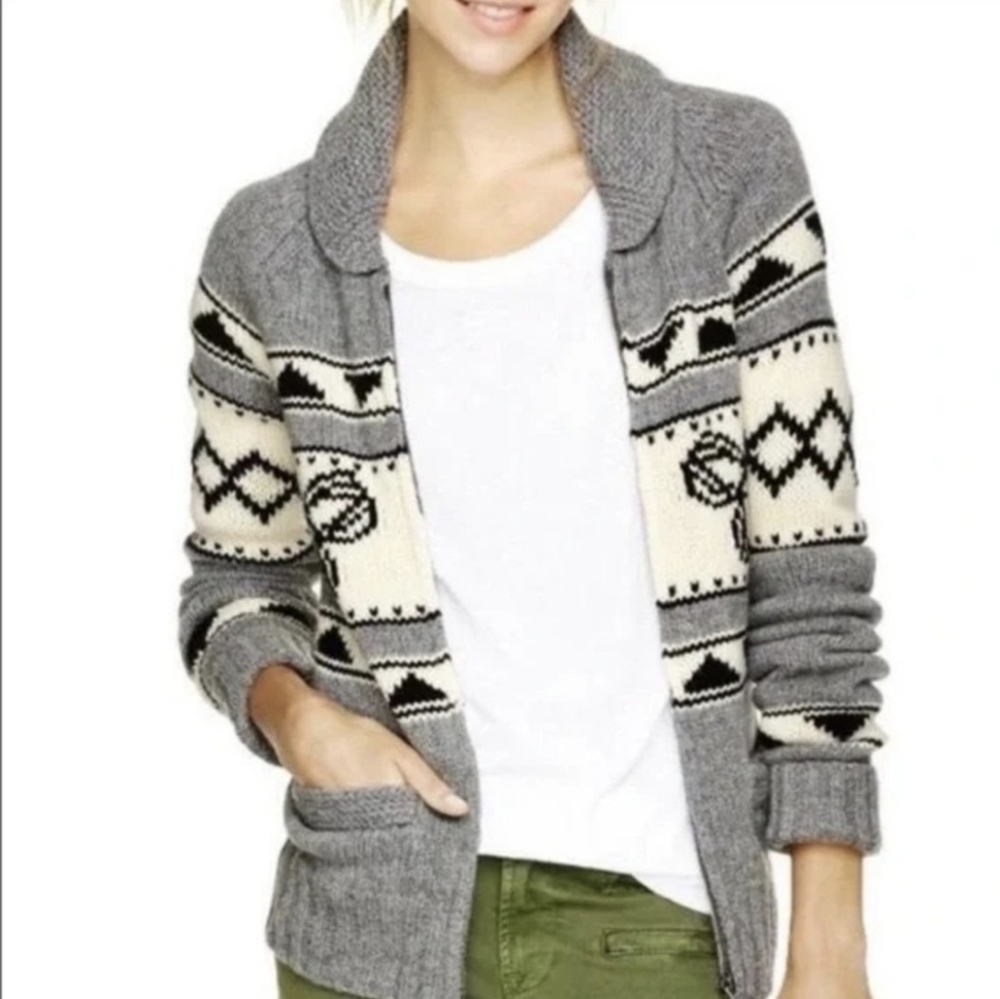 Aritzia Gray and Cream Patterned Sweater
